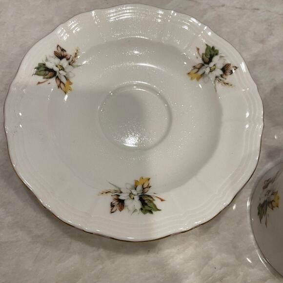 Royal Doulton Hallmark teacups x2 & saucer VTG - Picture 6 of 10